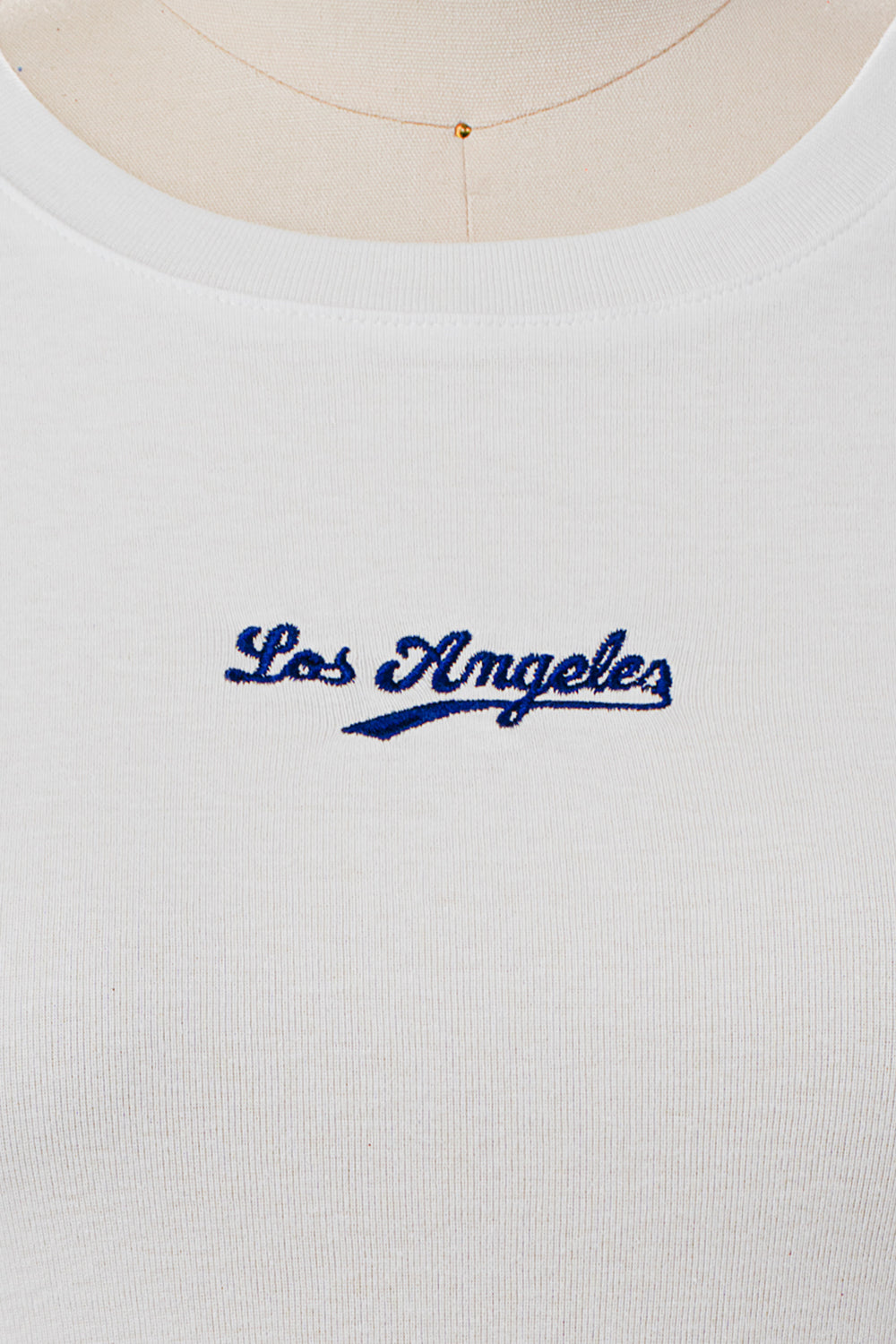WHITE LOS ANGELES BASEBALL BABY TEE WITH EMBROIDERY FRONT AND PRINTED SLEEVES