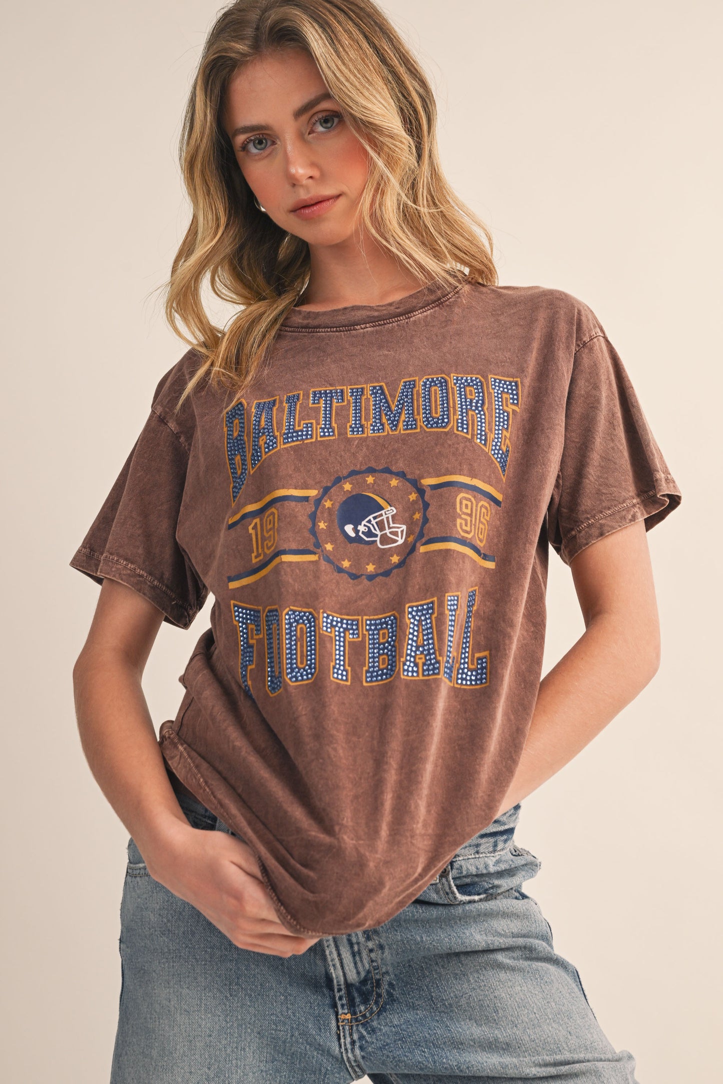 BALTIMORE SHORT SLEEVE MINERAL WASHED T-SHIRT WITH GRAPHIC AND STONES