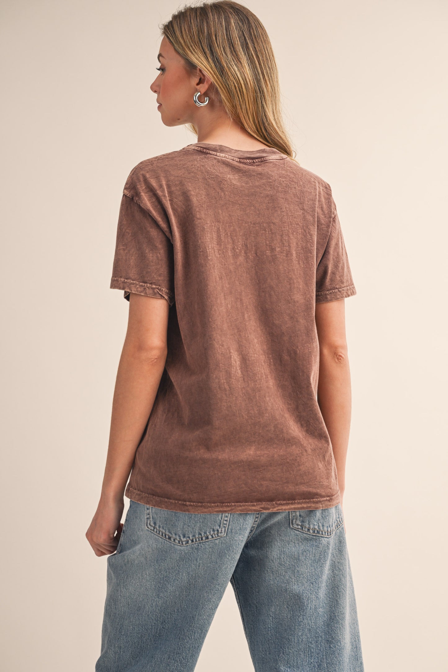 BALTIMORE SHORT SLEEVE MINERAL WASHED T-SHIRT WITH GRAPHIC AND STONES