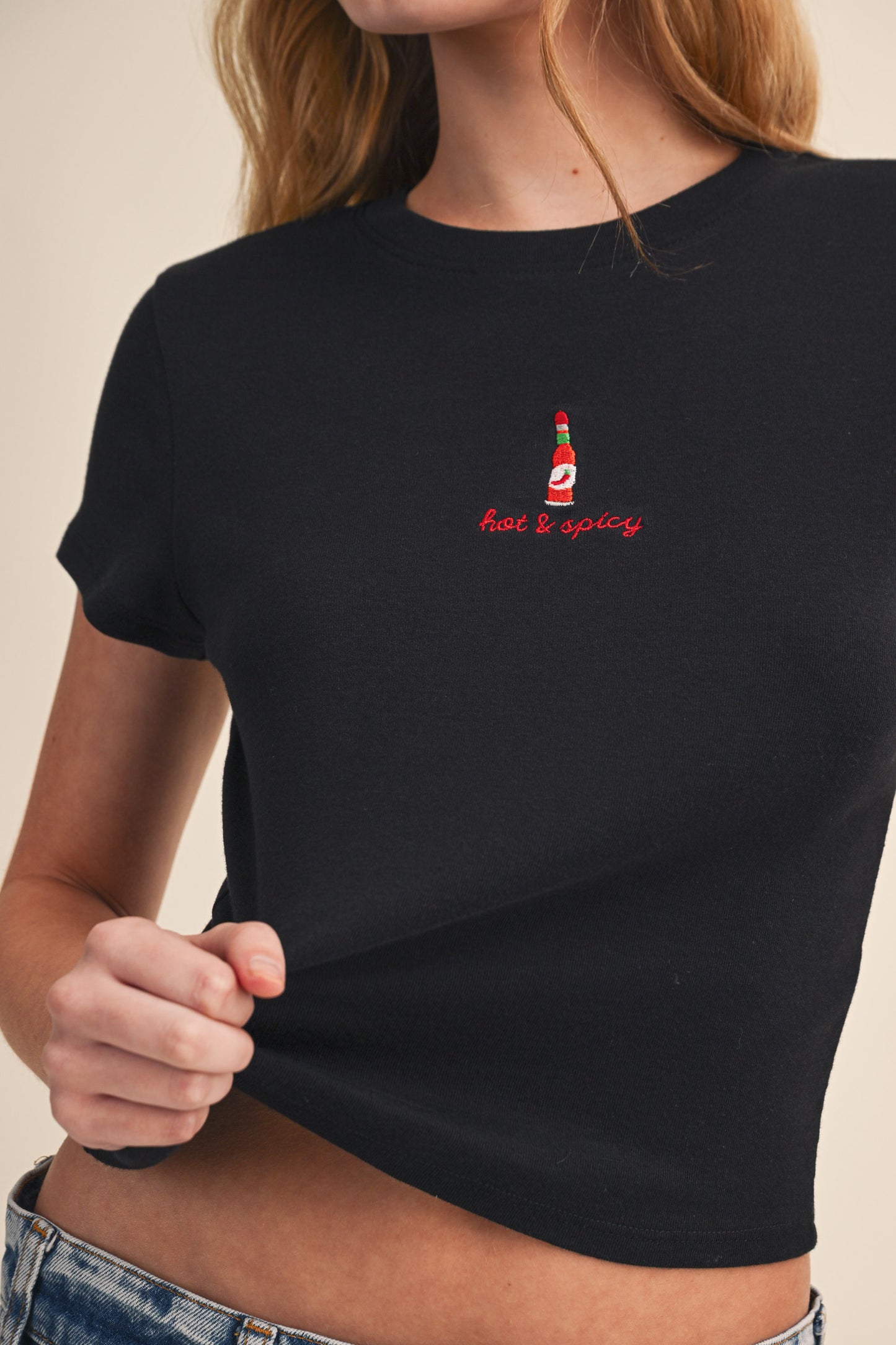 BLACK HOT & SPICY BABY TEE EMBRO